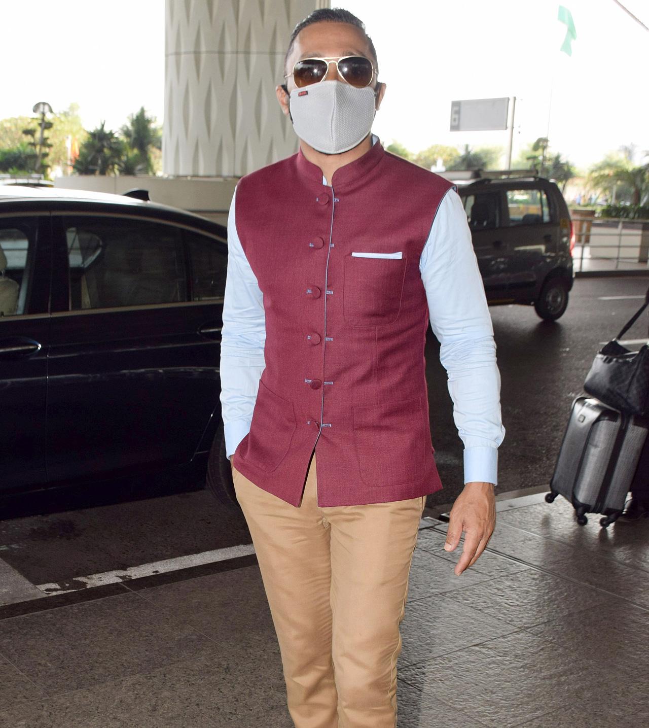 Always prim and proper, Rahul Bose looked dashing as he arrived at Mumbai airport. The actor, last seen in Netflix's Bombay Begums, opted for a blue shirt, maroon jacket and beige trouser as his airport look.