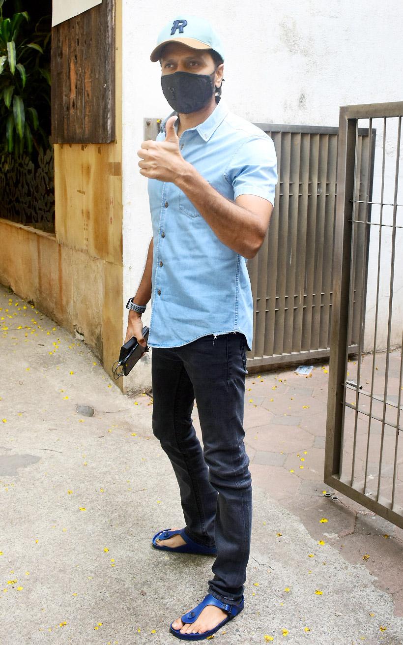 Riteish Deshmukh too was clicked at a popular clinic in Bandra.