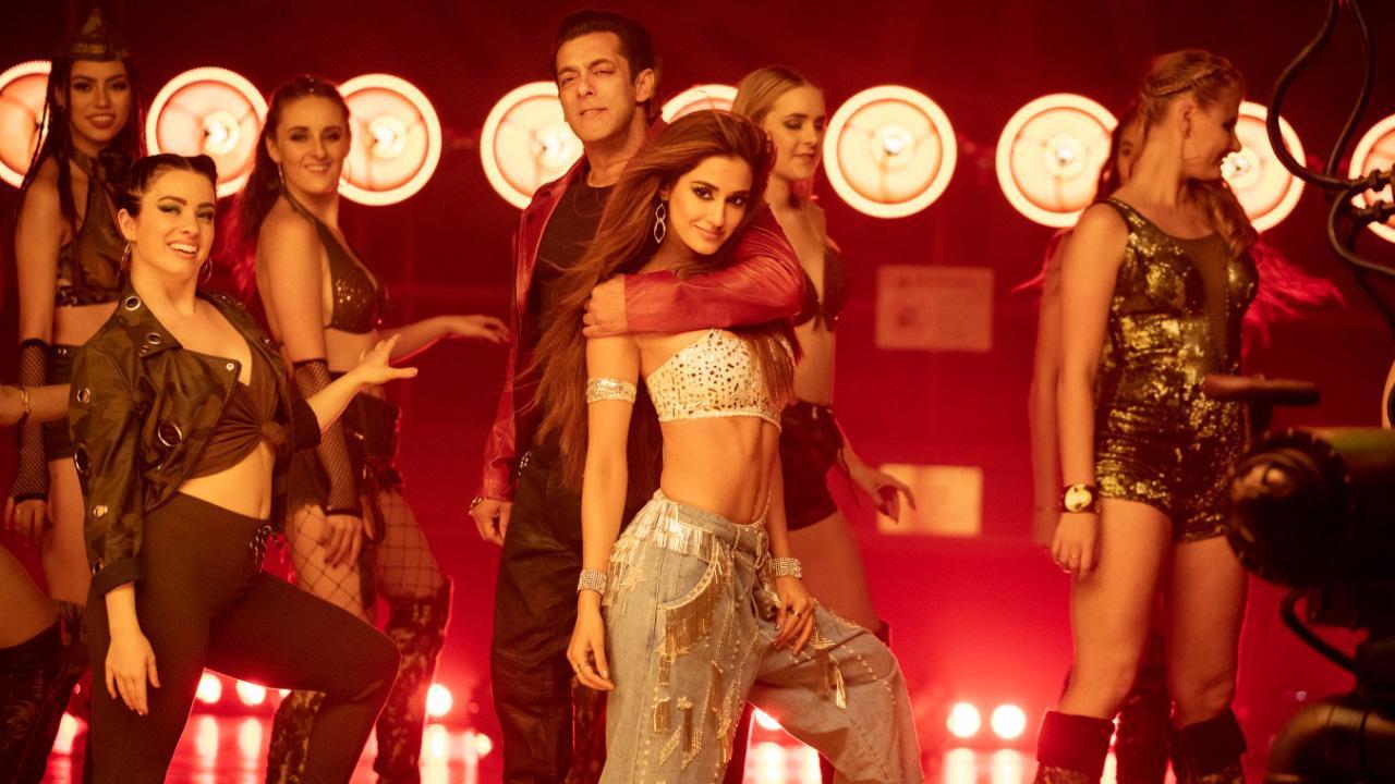 Song Out! Salman Khan and Disha Patani burn the dance floor in Seeti Maar from Radhe: Your Most Wanted Bhai