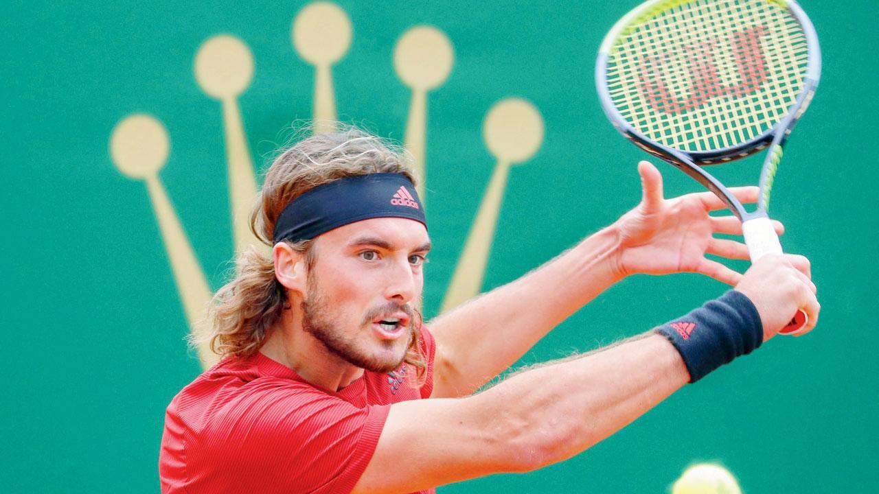 Stefanos Tsitsipas in Monte Carlo semis as Davidovich limps out