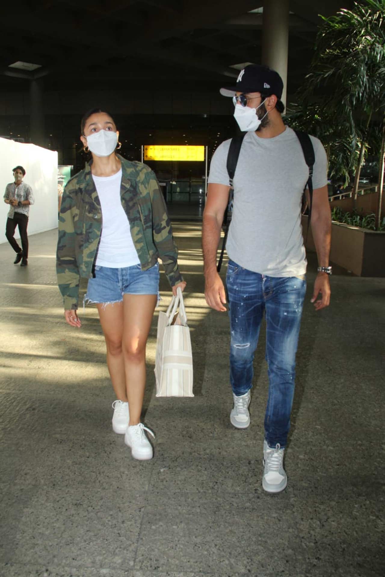 Alia Bhatt and Ranbir Kapoor were also spotted at the Mumbai airport. The actress showed off her dainty side in denim shorts, a basic white top and a camouflage jacket. On the other hand, Ranbir strutted in his uber-cool side at the Mumbai airport.