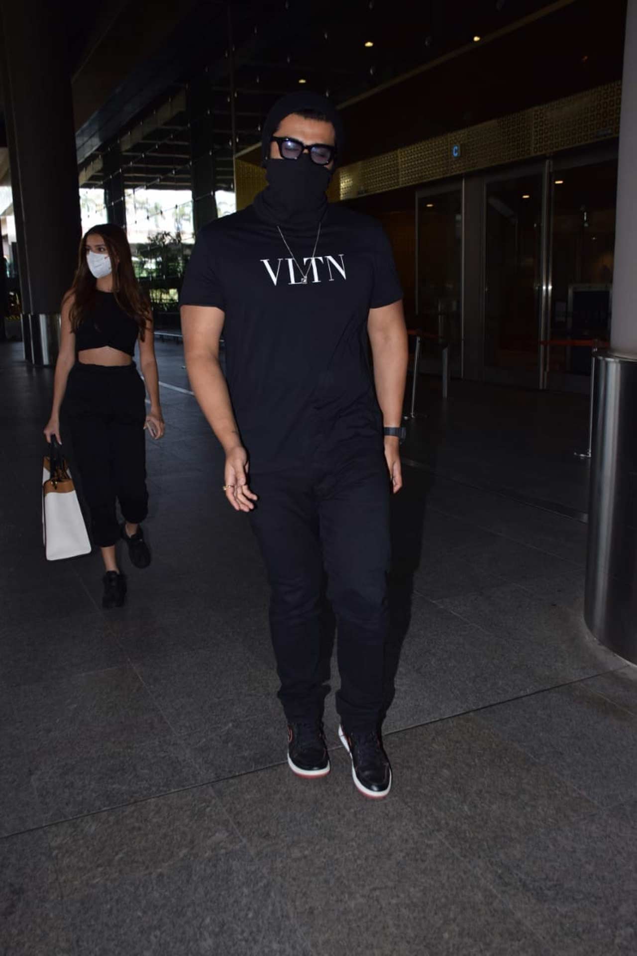 Arjun Kapoor, Sardar Ka Grandson actor, was also seen in an all-black outfit as his airport look. The actor, apart from Sardar Ka Grandson, Arjun has Sandeep Aur Pinky Faraar, Ek Villain Returns and Bhoot Police as his next releases.