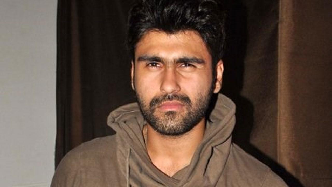 Aarya Babbar continues shooting despite injury