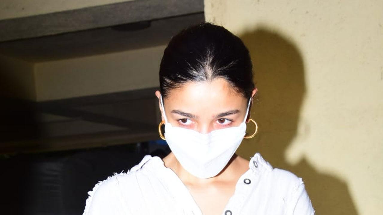 Alia Bhatt tests positive for COVID-19; isolates herself 