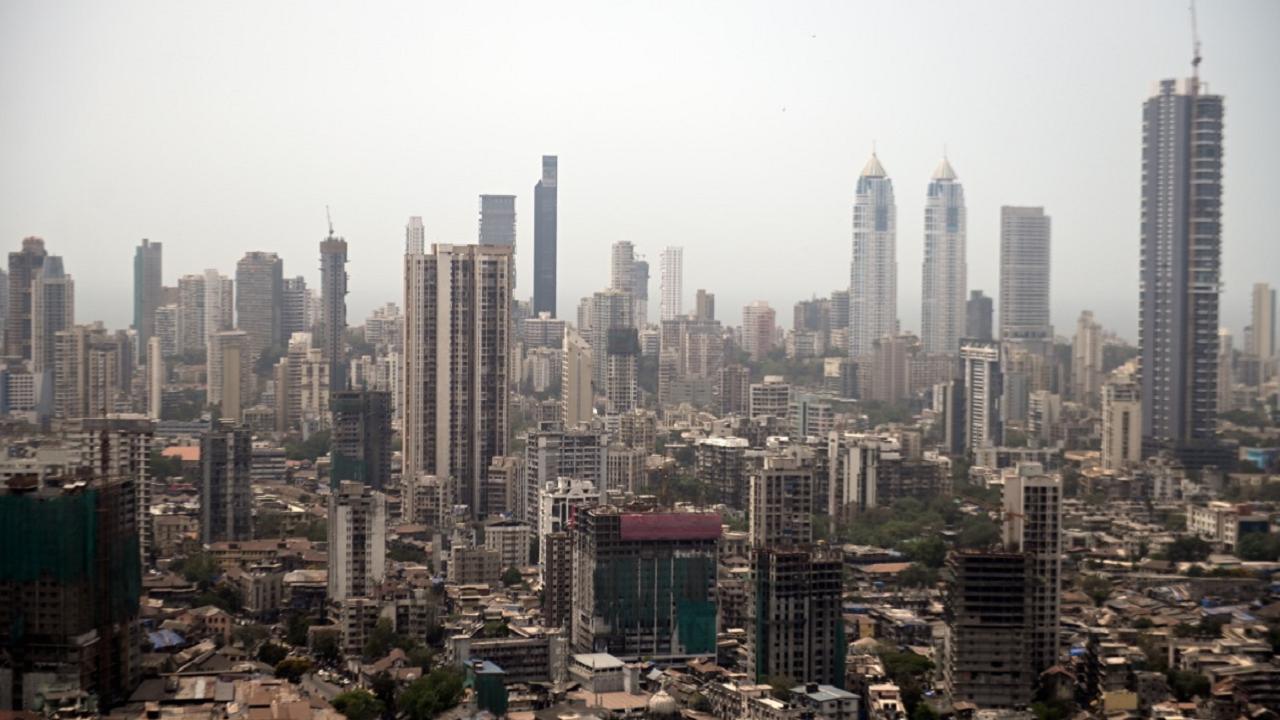 Mumbai wears a deserted look as weekend lockdown kicks in amid COVID-19 surge
