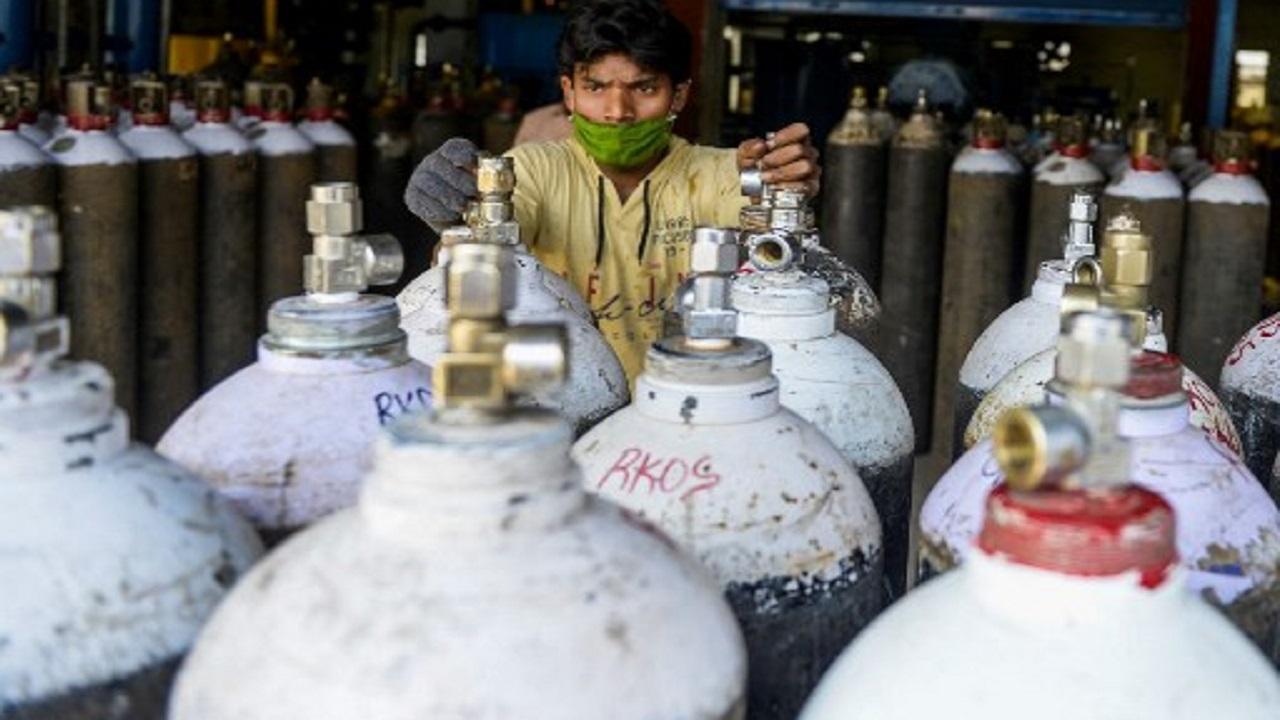 If anyone obstructs oxygen supply, we will hang him: Delhi HC amid shortage