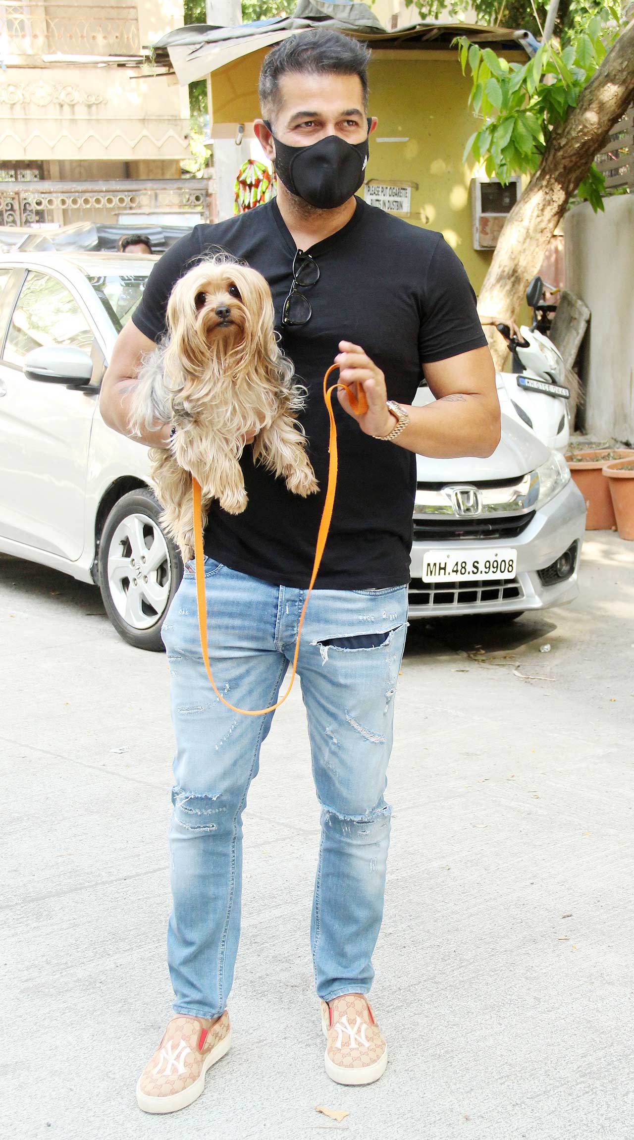 Amrita Arora Ladak's husband Shakeel Ladakh was seen arriving with Malaika's pet dog Casper at Anil Arora and Joyce Polycarp residence in Bandra.