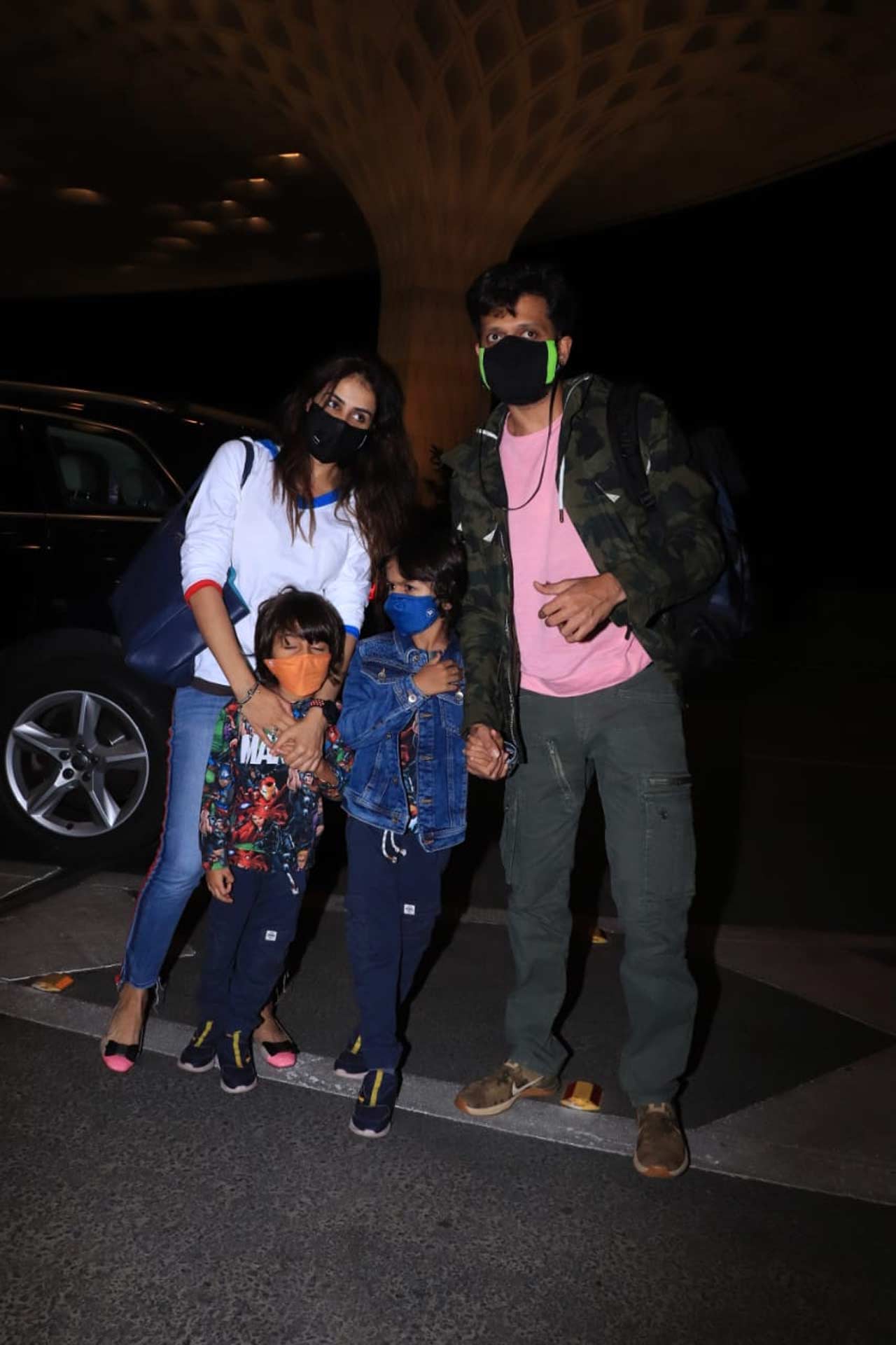 Genelia Deshmukh, Riteish Deshmukh and the kids were also snapped at the Mumbai airport. It seems like the Deshmukh family is out on a family vacation as Maharashtra sees a lockdown for 15 days.