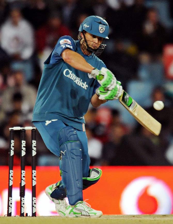 Adam Gilchrist - 17 balls: Deccan Chargers vs Delhi Daredevils on 22 May 2009. Fours - 10. Sixes - 5