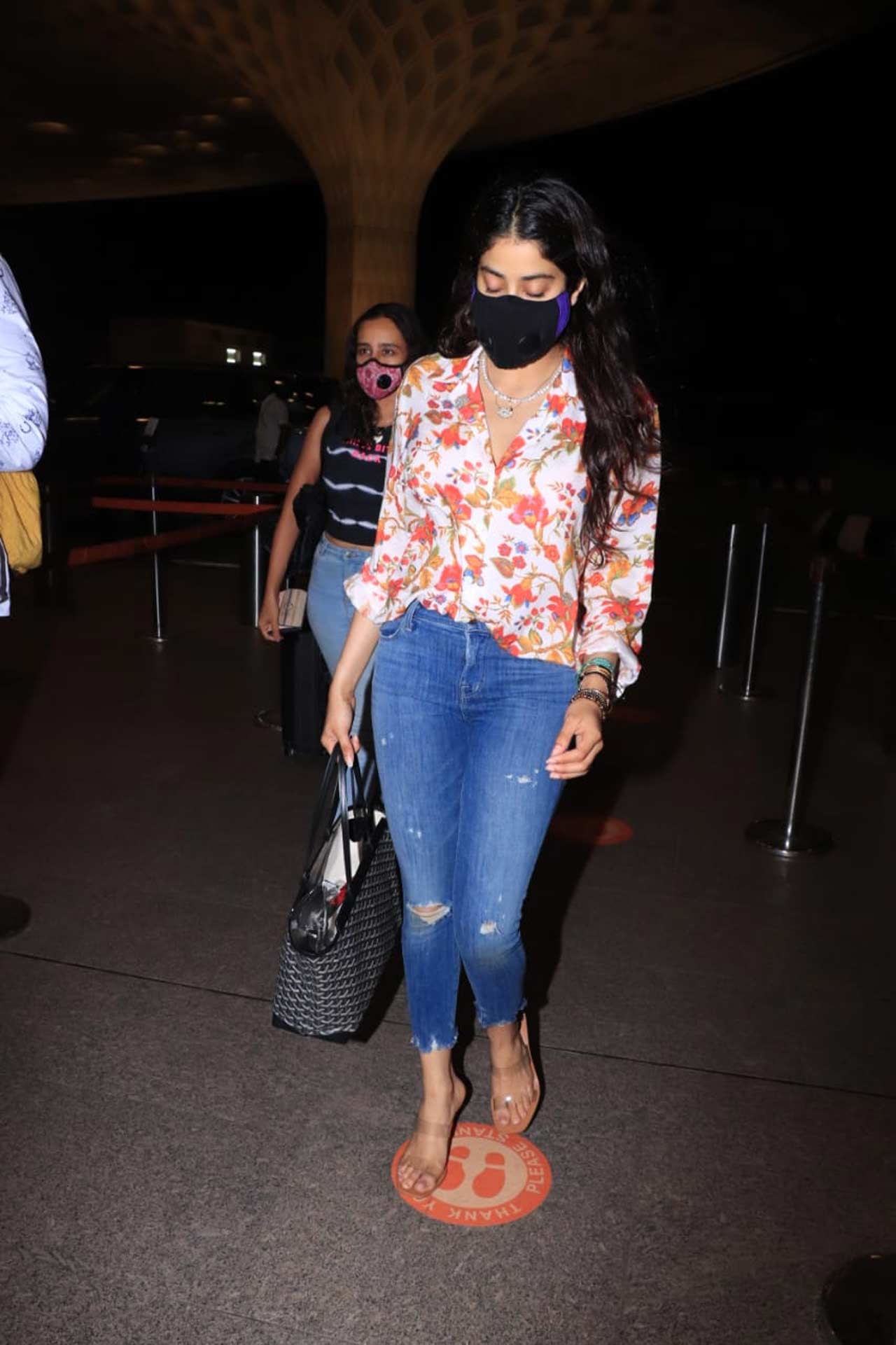 Janhvi Kapoor, whose last theatre release Roohi was released on a popular OTT platform, was also clicked at the Mumbai airport. Her floral top and basic denim was a true winner of casual airport look.