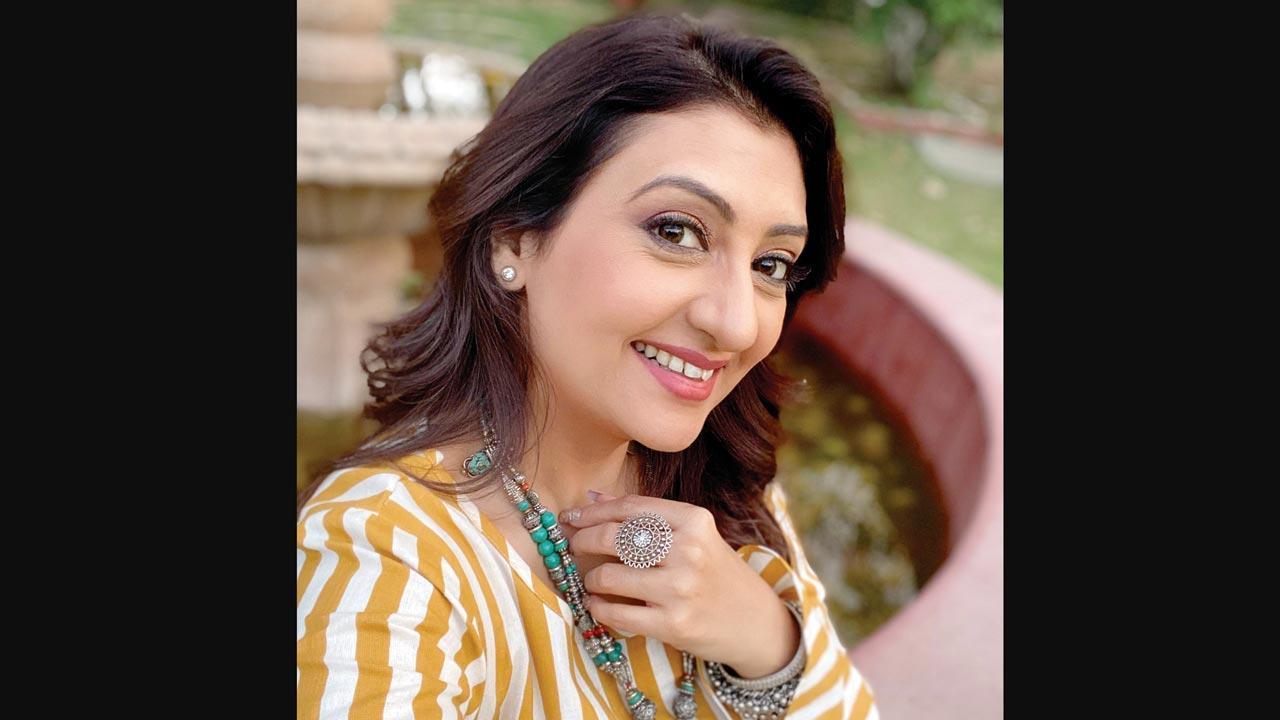 Juhi Parmar re-enters Hamariwali Good News in a completely new avatar