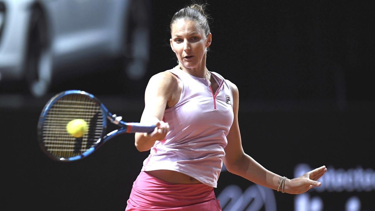 Karolina Pliskova fights back to set up clash with No. 1 Ashleigh Barty