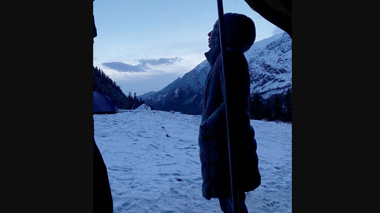 Beginning anew! Kirti Kulhari undertakes Ruinsara Tal trek in Uttarakhand