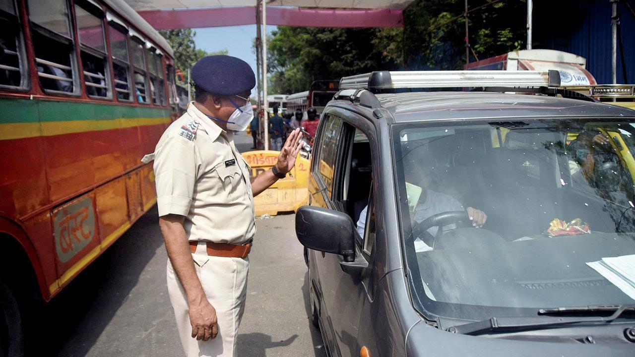 COVID-19: Mumbai top cop instructs police personnel to sport face shields on duty