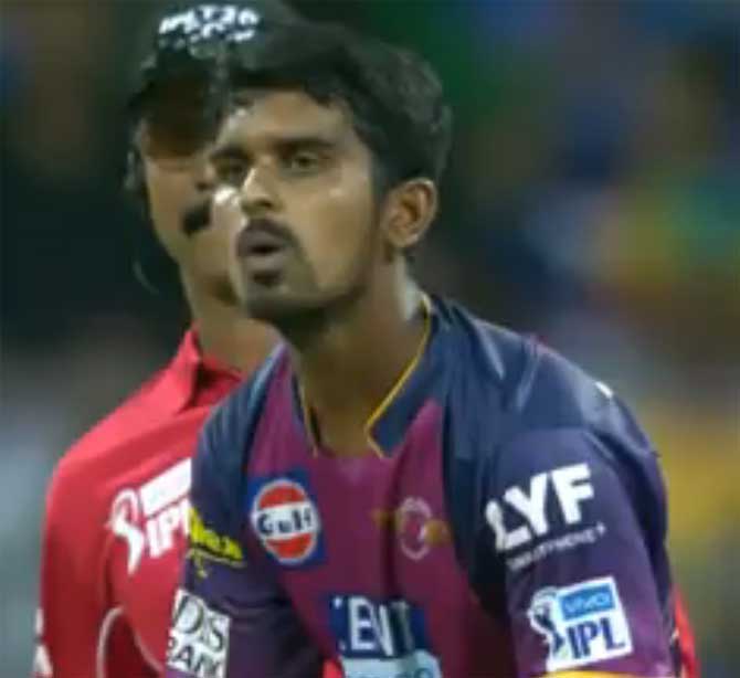 Former RCB and Punjab Kings leg-spinner Murugan Ashwin bowls an impressively disguised googly. Ashwin bowls with a very straight arm like Anil Kumble. The Chennai born cricketer was a net bowler with Chennai Super Kings (CSK) IN 2017 before he was picked by IPL franchise Rising Pune Supergiant. He also went on to play for Delhi Daredevils (now Delhi Capitals) and Royal Challengers Bangalore.