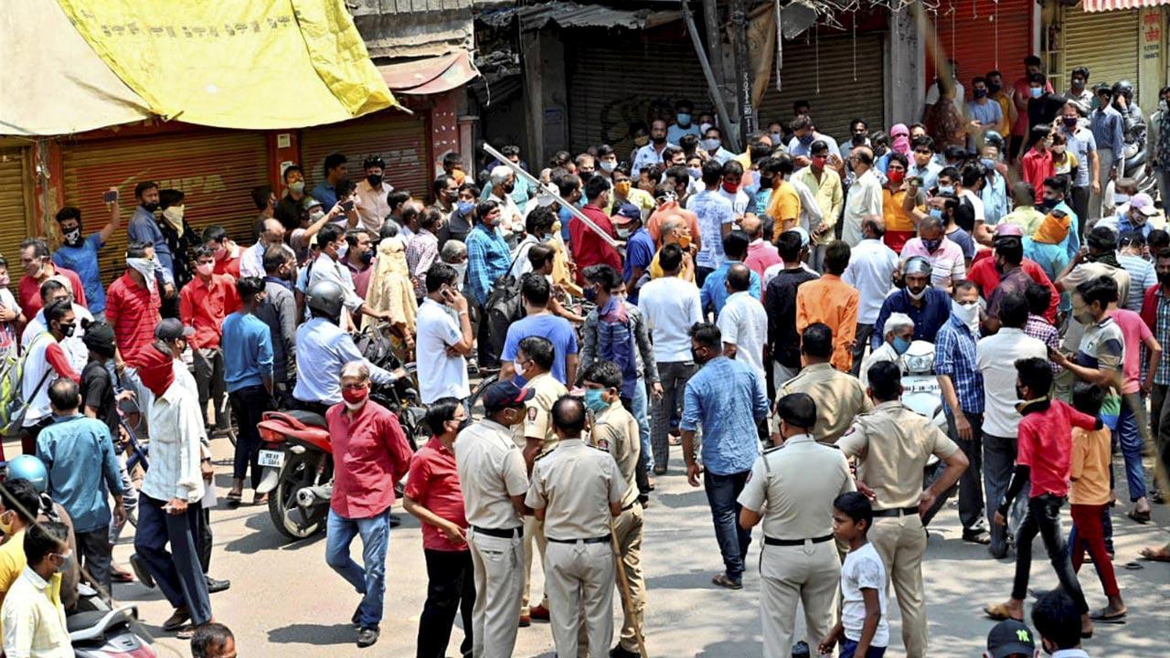 Pune: 50 traders booked for violating COVID-19 norms during protest