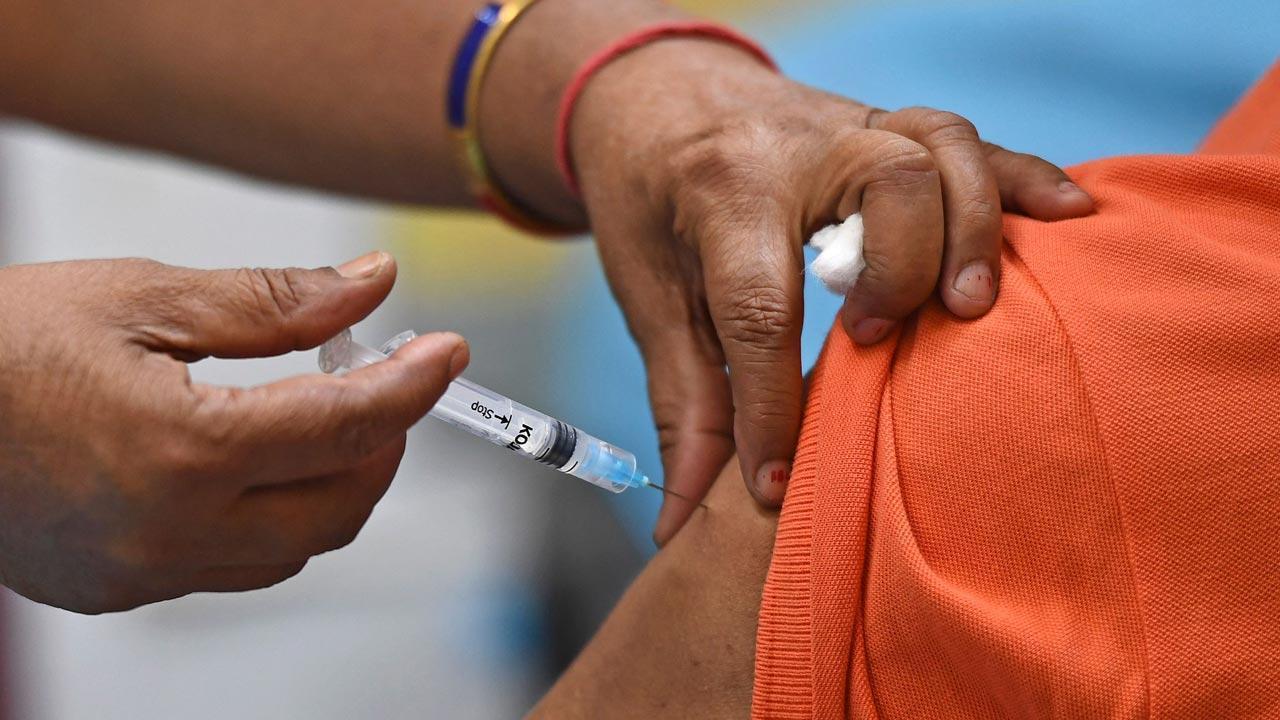 Maha vaccination count goes up by 34,000 amid vaccine shortage