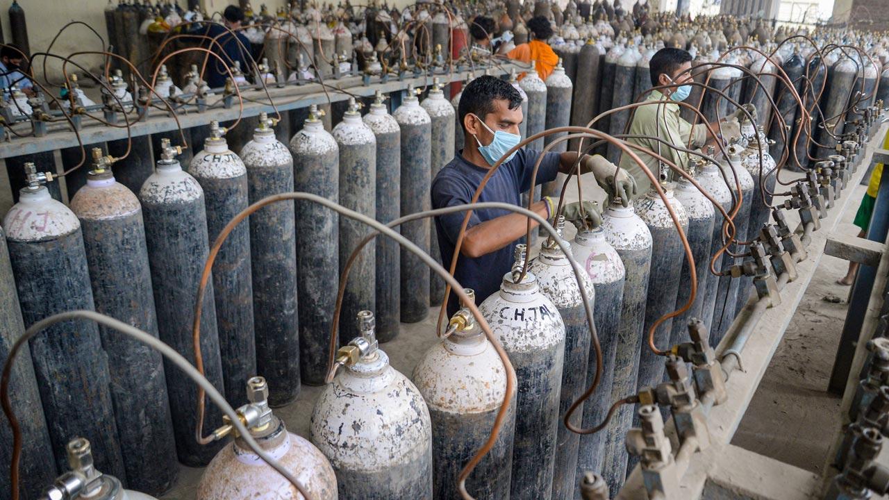Govt stops oxygen supply to industry to meet shortage in COVID-19 hospitals