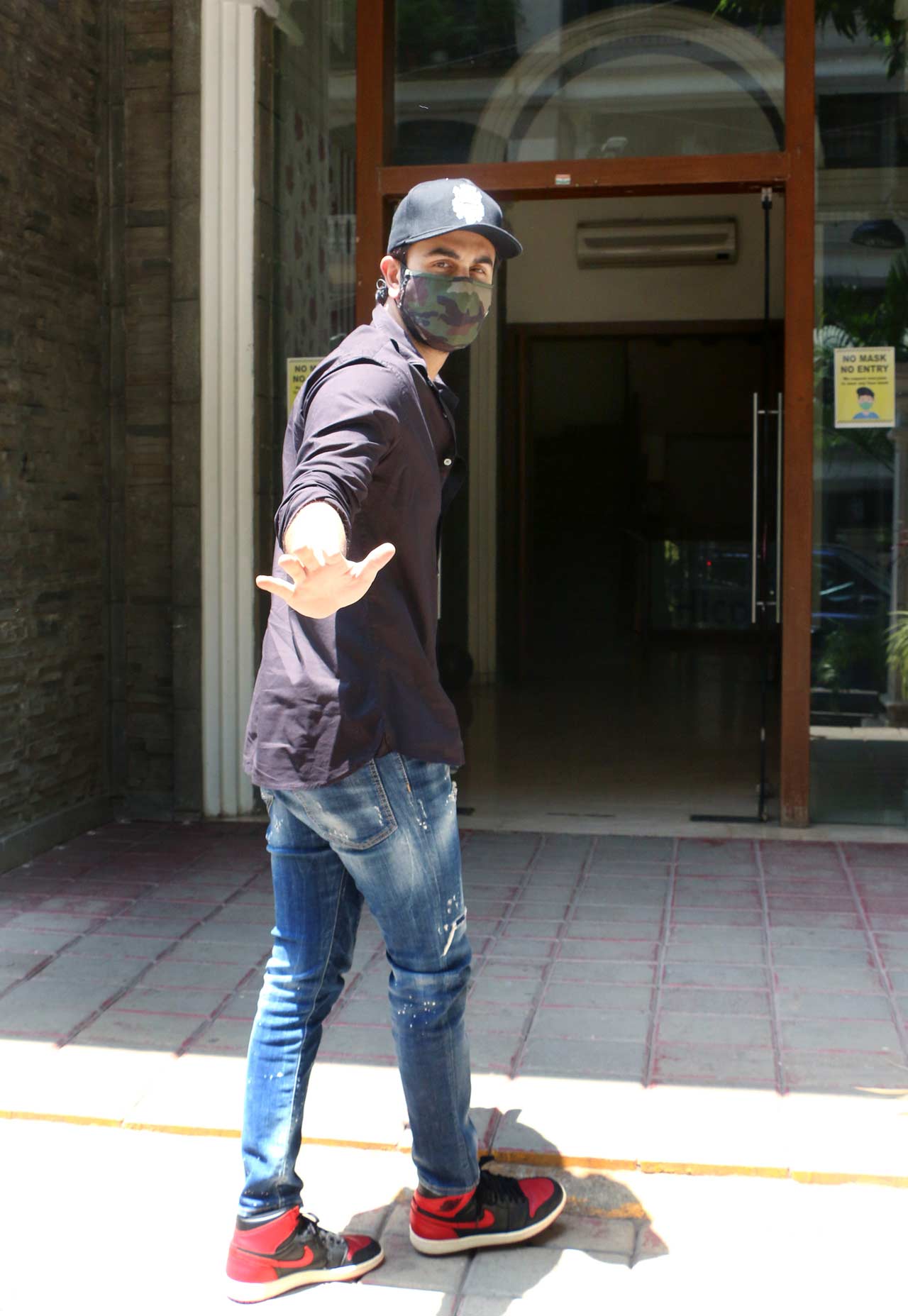Ranbir Kapoor was clicked at a clinic in Bandra, Mumbai. Recently tested with coronavirus, the actor took necessary precautions and was under home quarantine for a few weeks. Speaking about his professional journey, Ranbir will be next seen in Shamshera and Brahmastra.