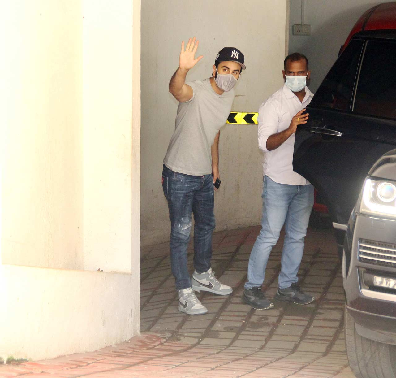 Ranbir Kapoor, who recently recovered from COVID-19, waved at the paparazzi when clicked in Mumbai. On the work front, he will be next seen in Shamshera and Brahmastra.