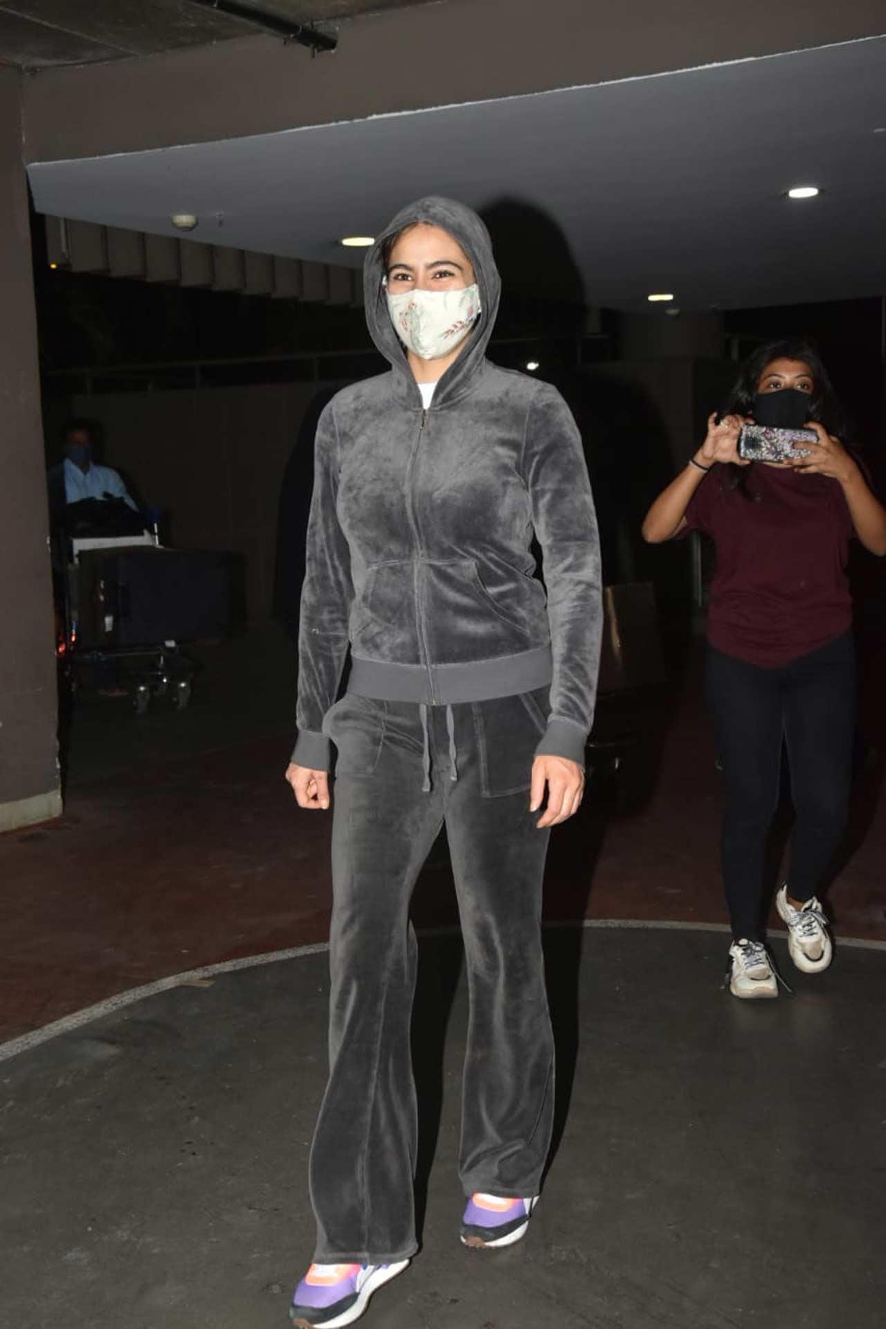 Sara Ali Khan, who was on a vacation with brother Ibrahim Ali Khan and mother Amrita Singh in Kashmir, was also clicked at the Mumbai airport. The actress opted for a velvet tracksuit for her outing.