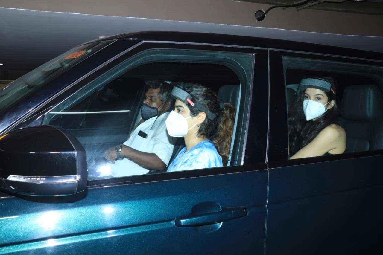 Speaking of Khushi and Shanaya, who are said to make their Bollywood debut soon, were snapped wearing casual outfits as they airport look.