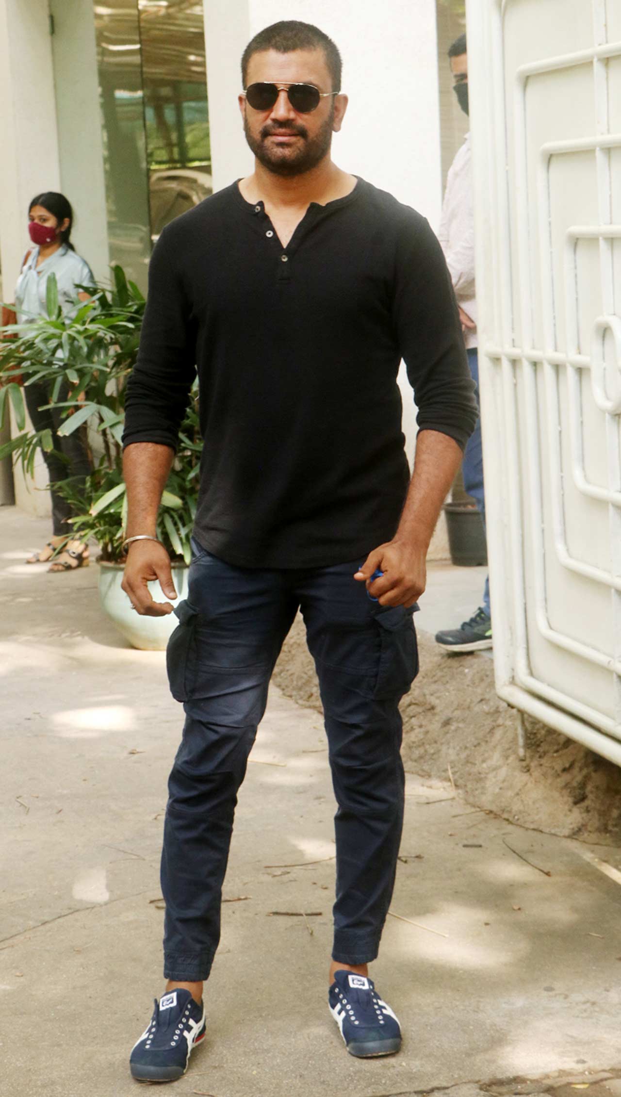 Sharad Kelkar donned a new look and looked fantastic in his short hair. 2020 was truly one of the best years for him as an actor as he won all the applause and accolades for his stunning performance in Tanhaji: The Unsung Warrior. In November last year, he played the role of Laxmii, a transgender in the eponymously tilted horror-comedy. There too, critics and fans lauded him for his nuanced portrayal. All eyes on his next project now. 