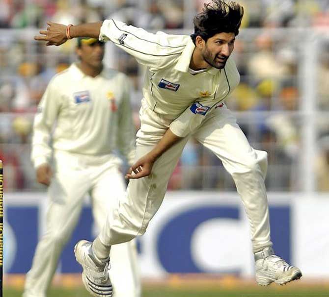 Pakistan pacer Sohail Tanvir gained fame for his unorthodox bowling action. The left-arm pacer turned out for Rajasthan Royals in 2008. Delivering off the wrong foot with his rapid-arm motion made him a difficult bowler to get away and he got a lot of success in the Twenty20 format of the game. Playing in his third match of the tournament, on May 4, Tanvir took a match-winning six wickets against the Chennai Super Kings at the Sawai Mansingh Stadium in Jaipur. His figures of 6/14 from four overs were a record in IPL for over a decade. He ended the tournament as the highest wicket-taker, with 22 wickets from 11 matches at an average of 12.09, an economy rate of 6.46 and a strike rate of 11.20, the best among bowlers with more than six wickets.