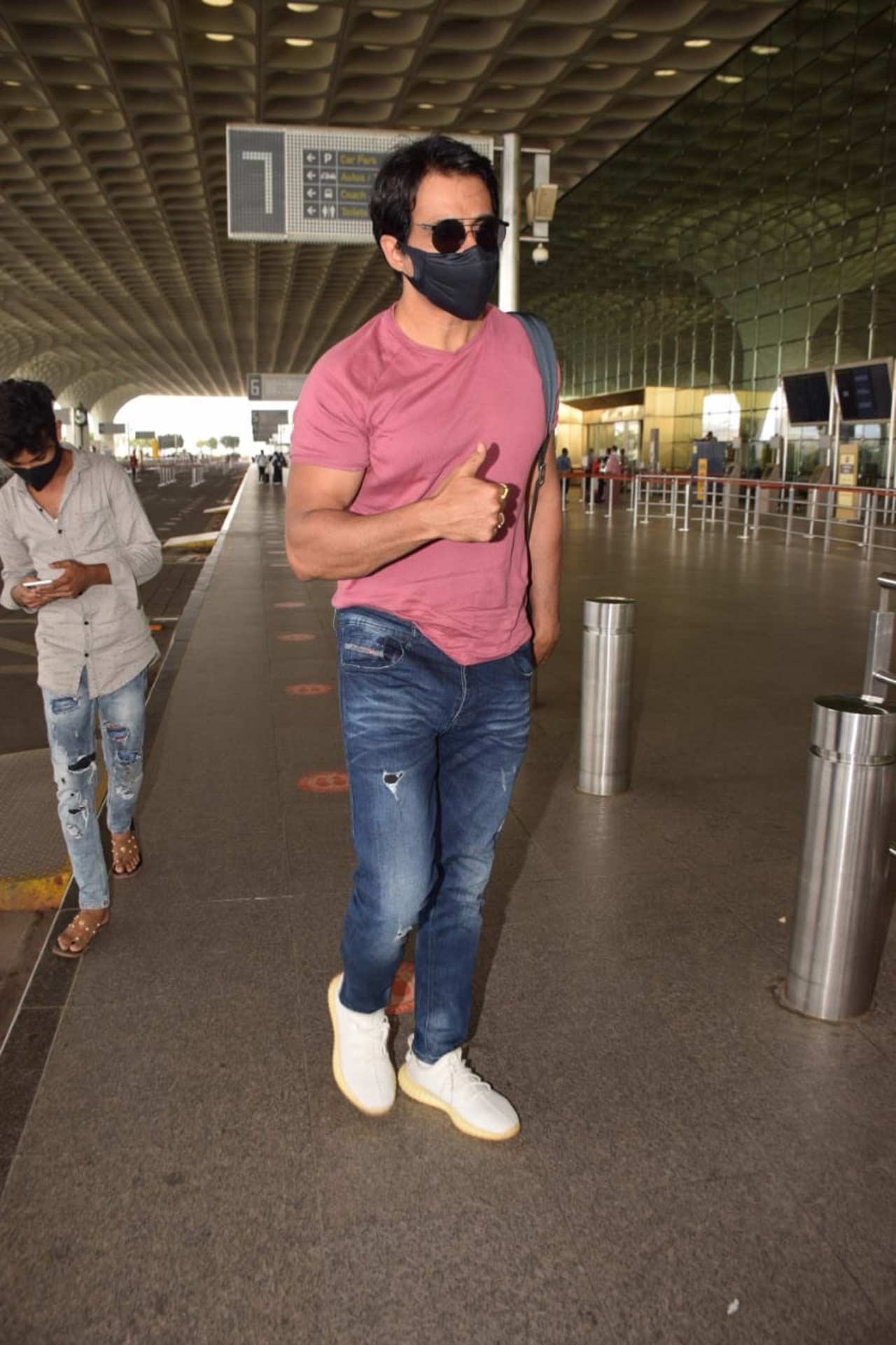 Sonu Sood gave paparazzi a thumbs up when clicked at the Mumbai airport. 