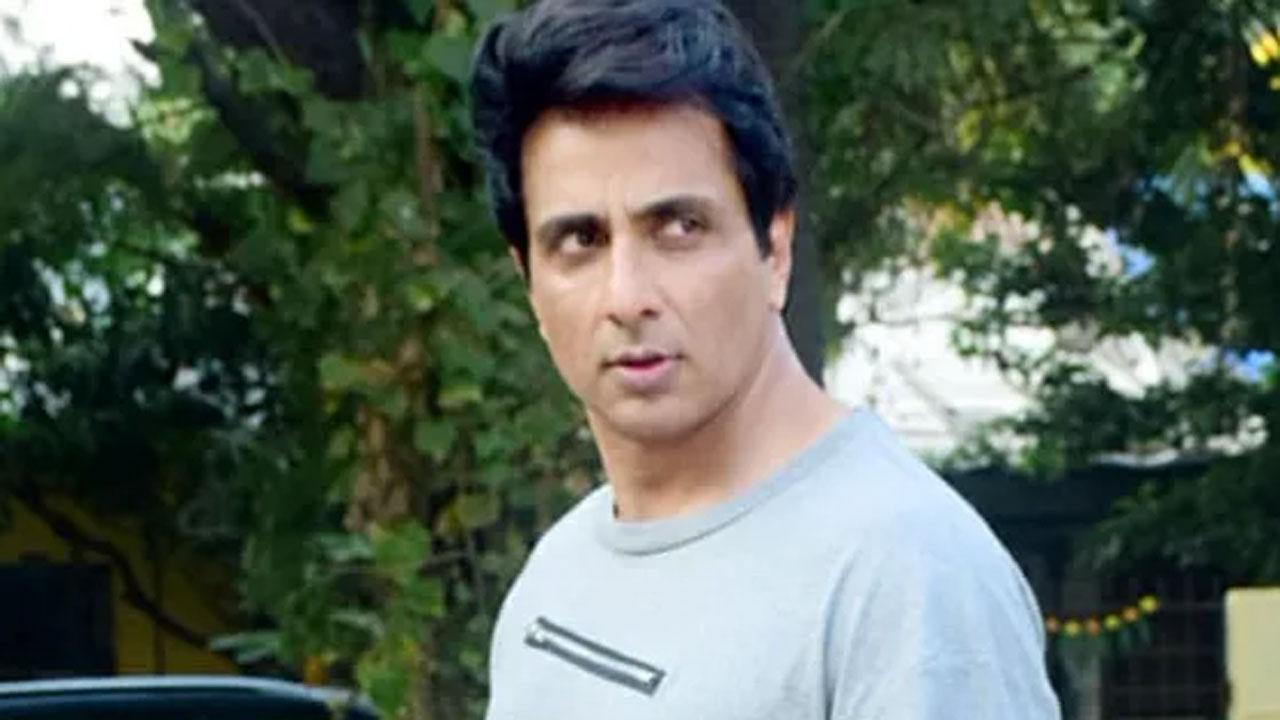 Sonu Sood arranges airlift for critical COVID-19 patient from Nagpur to Hyderabad