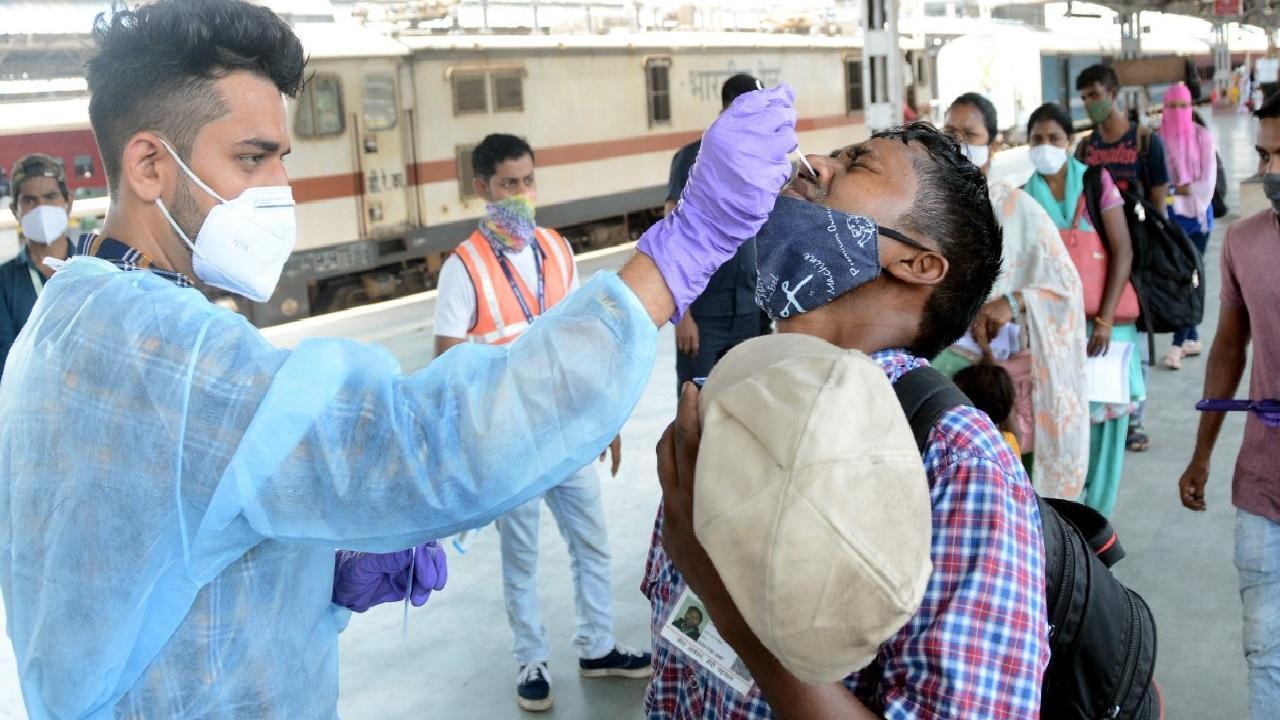 Maharashtra reports 62,919 new COVID-19 cases, 828 deaths