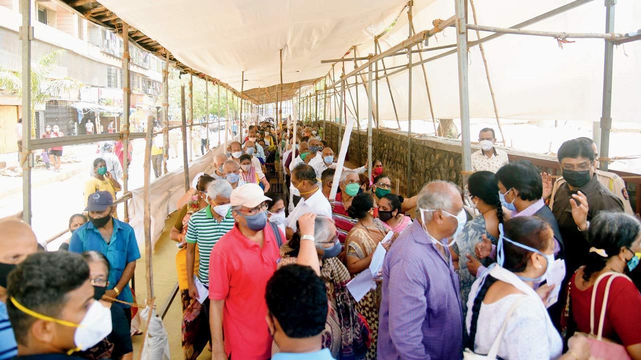 Maharashtra: COVID-19 vaccine shortage leaves hopefuls fuming and frustrated