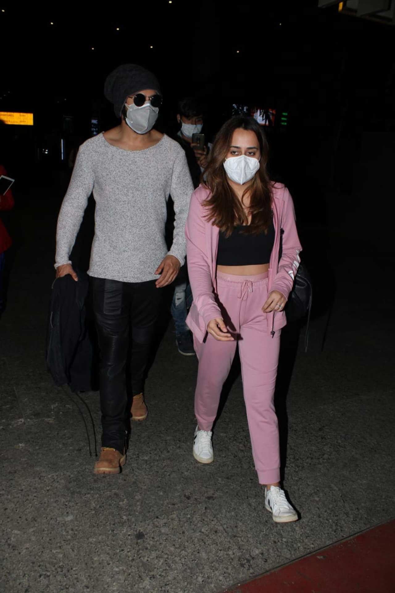 Varun Dhawan and Natasha Dalal were snapped at the Mumbai airport. The actor, on the work front, recently completed shooting for Bhediya, which also stars Kriti Sanon. While Varun Dhawan opted for a grey t-shirt, paired with black pants, Natasha Dalal sported pink athleisure during the outing. All pictures/Yogen Shah