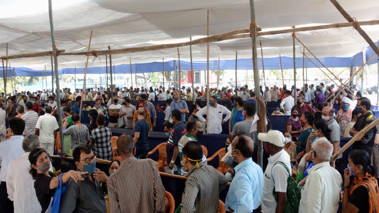 Centre asks states, UTs to prepare COVID-19 vaccination at workplace from Sunday