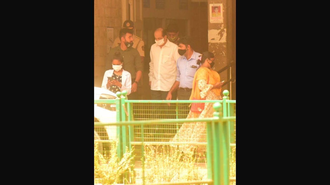 Mumbai: Sachin Waze taken to JJ Hospital for check-up