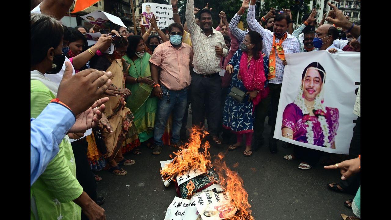 Shiv Sena activists have lodged at least three police complaints against Narayan Rane in Nashik, Raigad and Pune, seeking his arrest and prosecution for his purported remarks. Pic/Bipin Kokate
