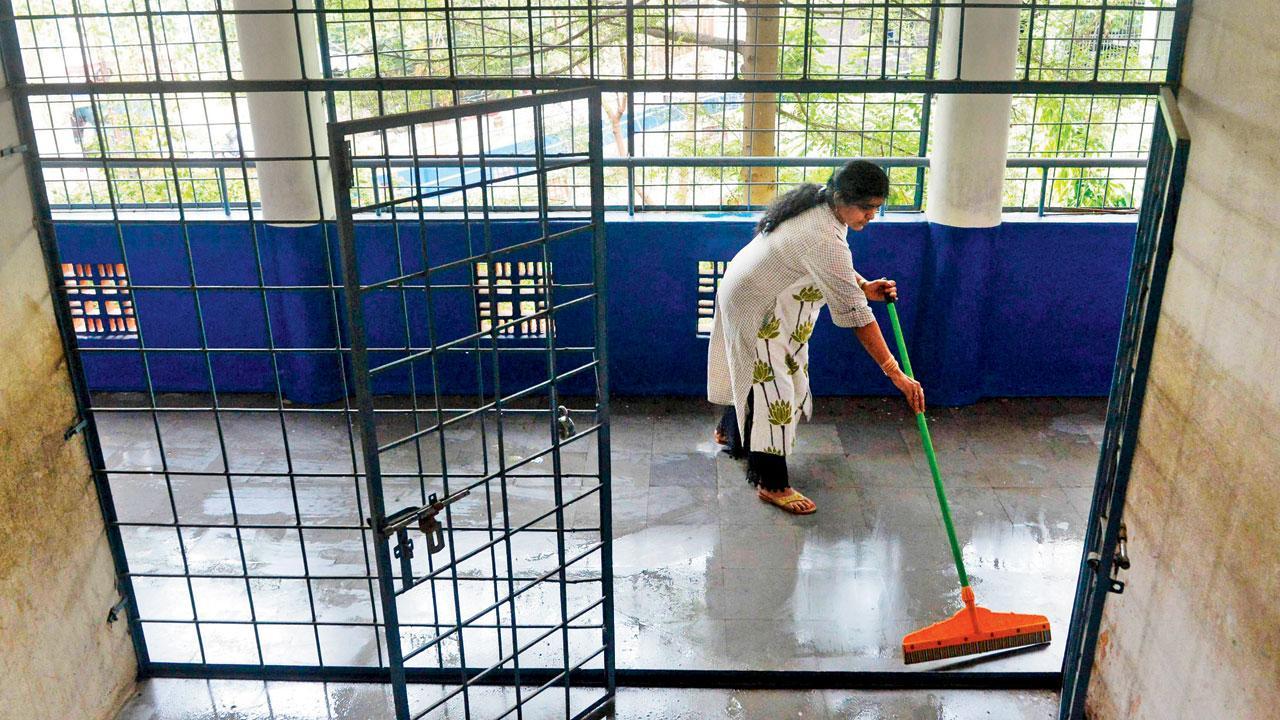 Doctors, academicians write open letter to reopen primary schools