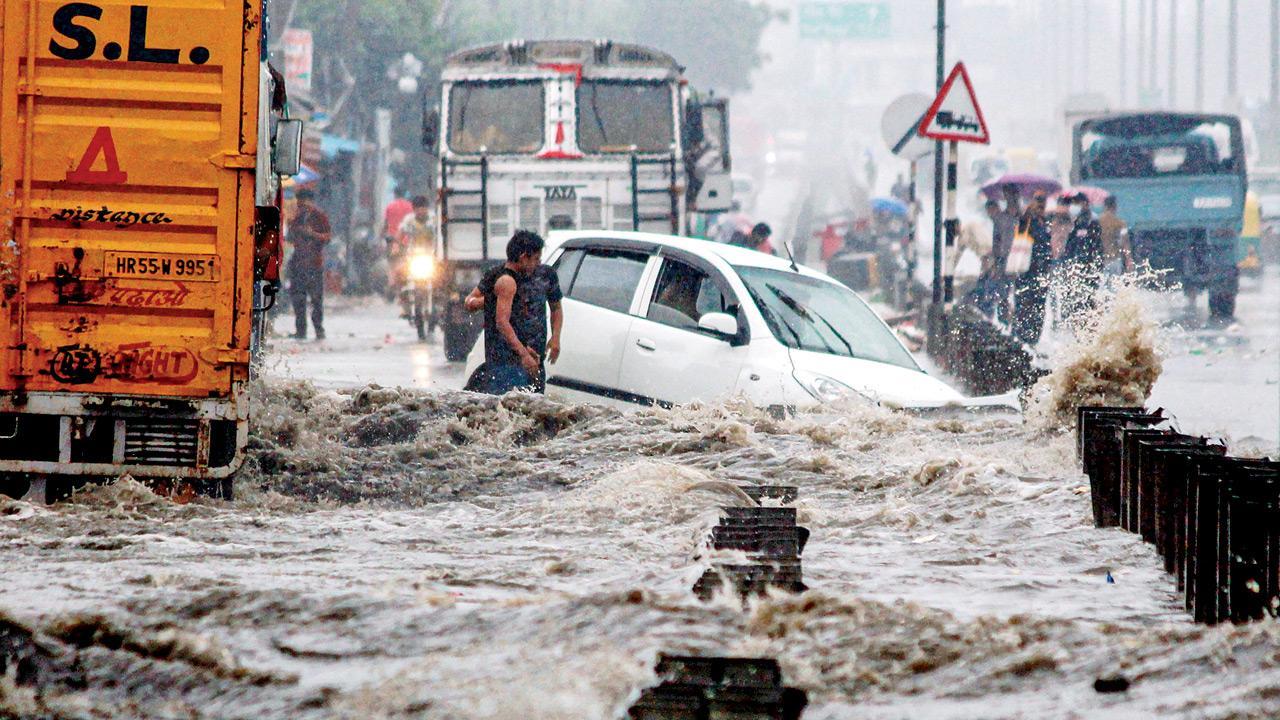 Heavy rains cause waterlogging in Delhi, crucial underpasses closed for traffic