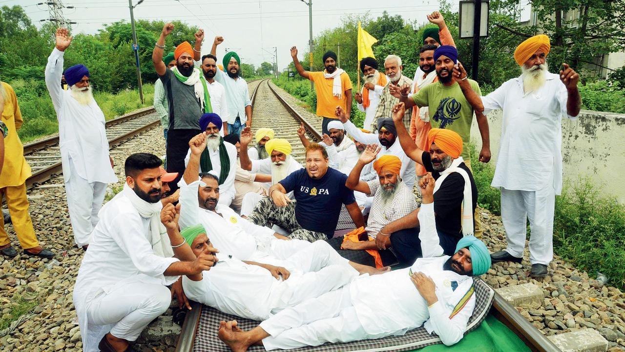 Farmers' protest in Punjab's Jalandhar; train movement hit