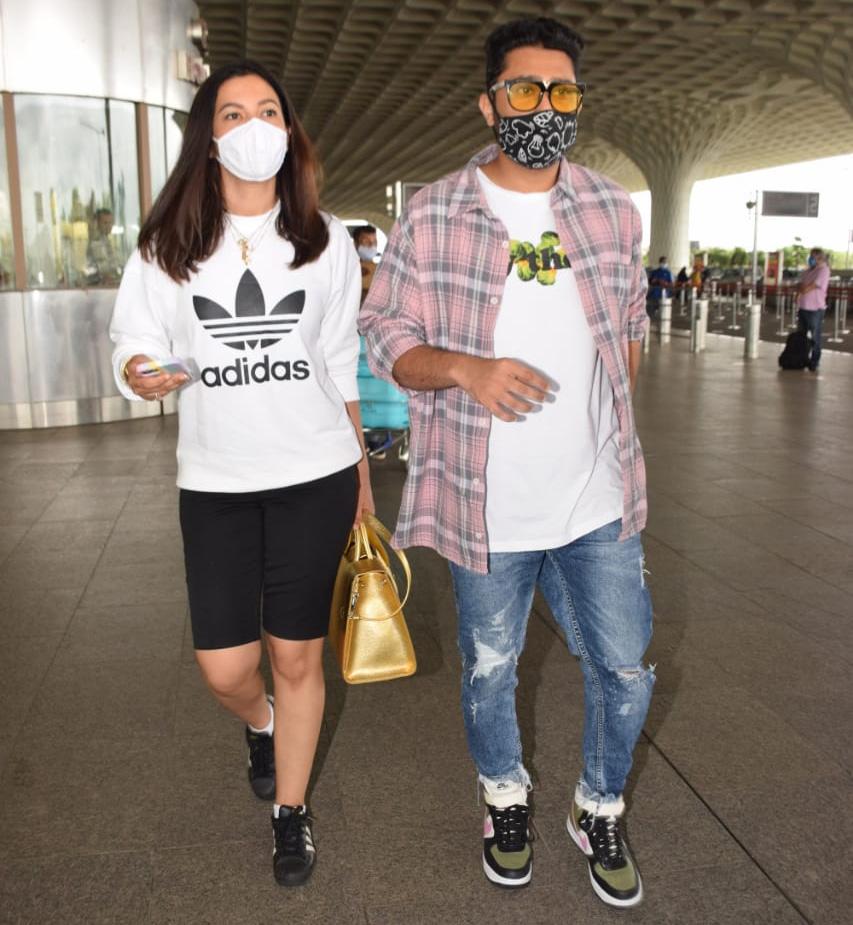 Gauahar Khan along with musician and husband Zaid Darbar were also spotted at the Mumbai airport.