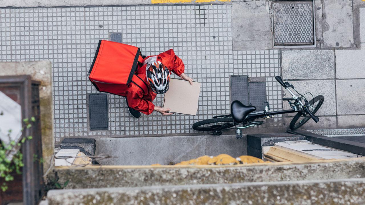 Ex-Afghan minister now delivers food on a bicycle in Germany