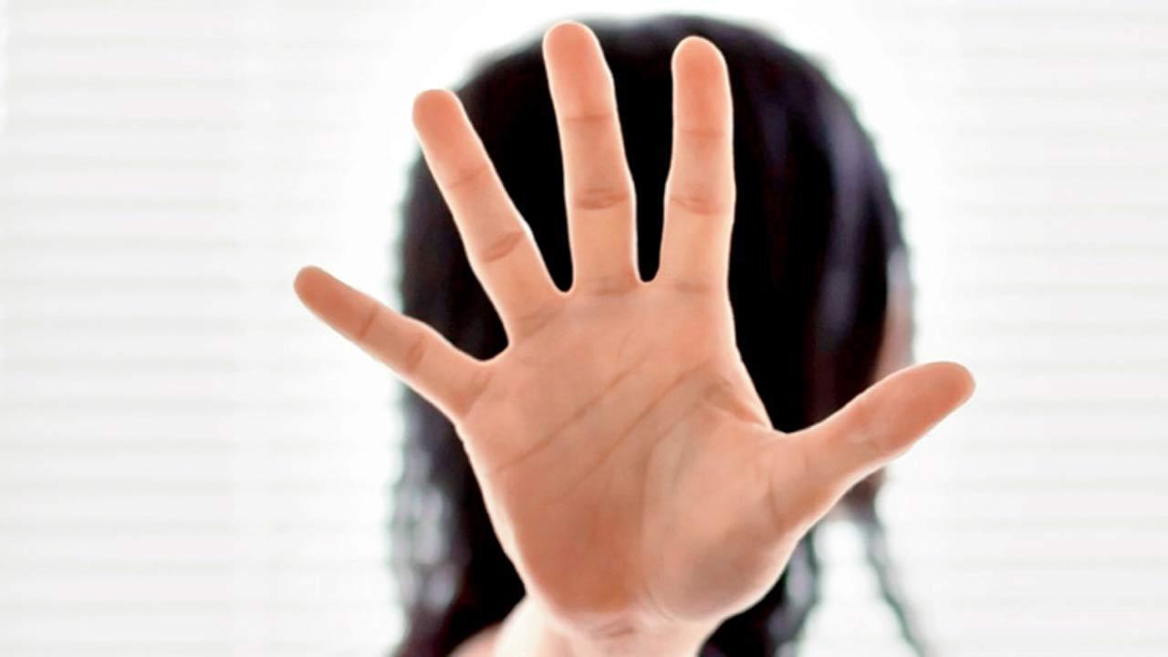 Maharashtra: Man caught for molesting woman manhandles cop