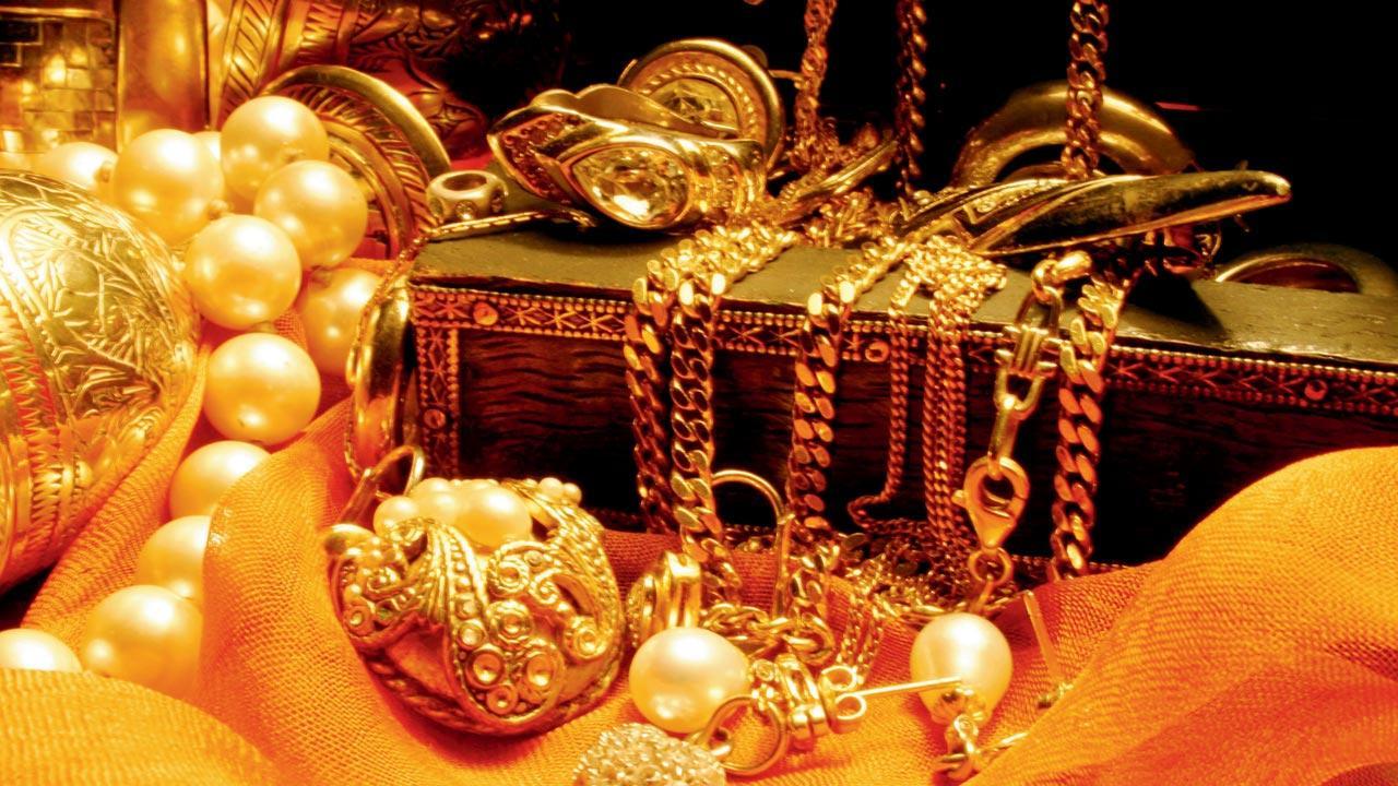 Mumbai Crime: Domestic help held for theft of jewellery worth Rs 4.5 lakh from actor’s house