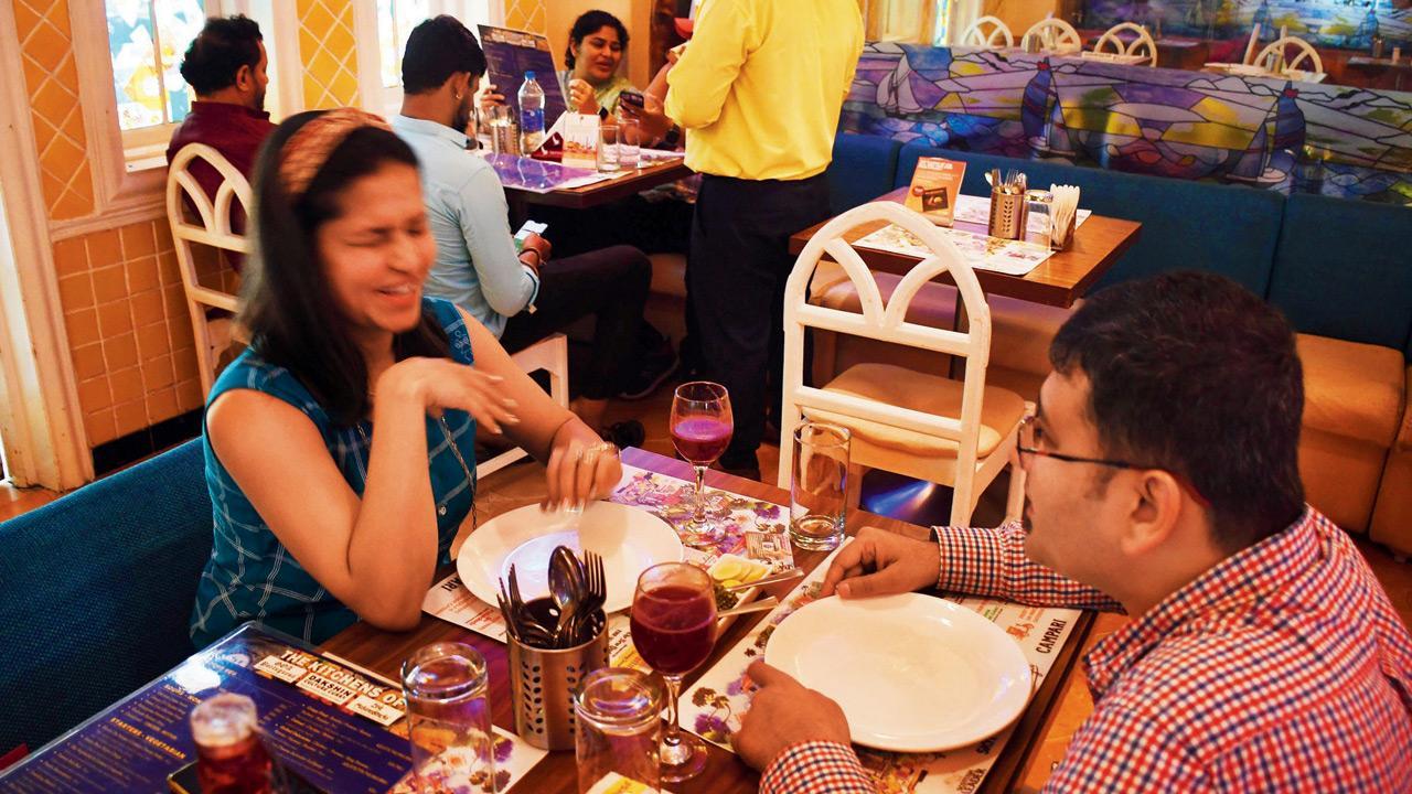 Weekend rush: Mumbaikars return to their favourite joints
