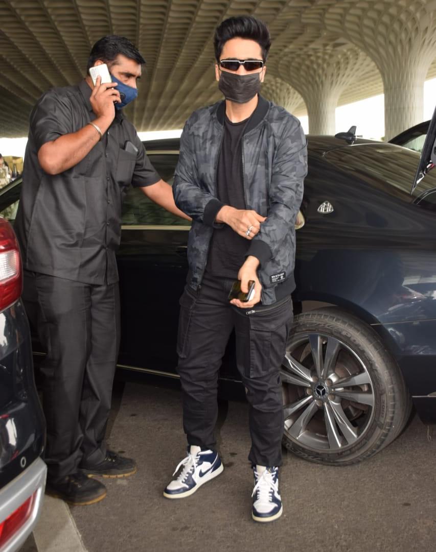 Bellbottom producer Jackky Bhagnani was also spotted at the Mumbai airport along with cast.