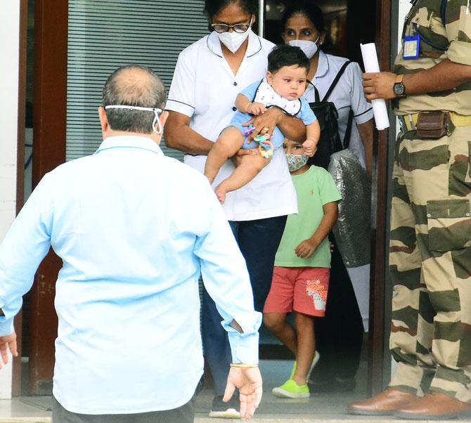 Timtim's little brother, Jeh Ali Khan, looked cute in his blue onesie as he looked curiously at the waiting paparazzi.