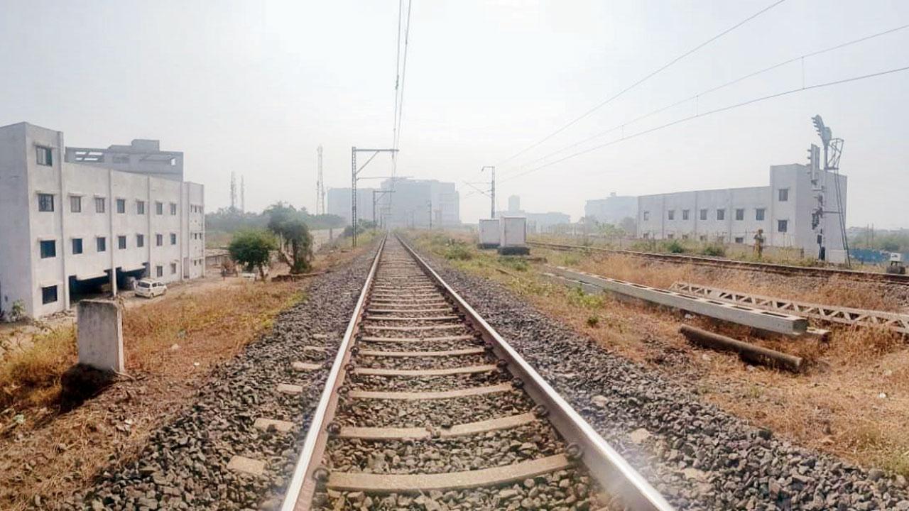 Squatters holding up work on the Kalwa-Airoli rail link