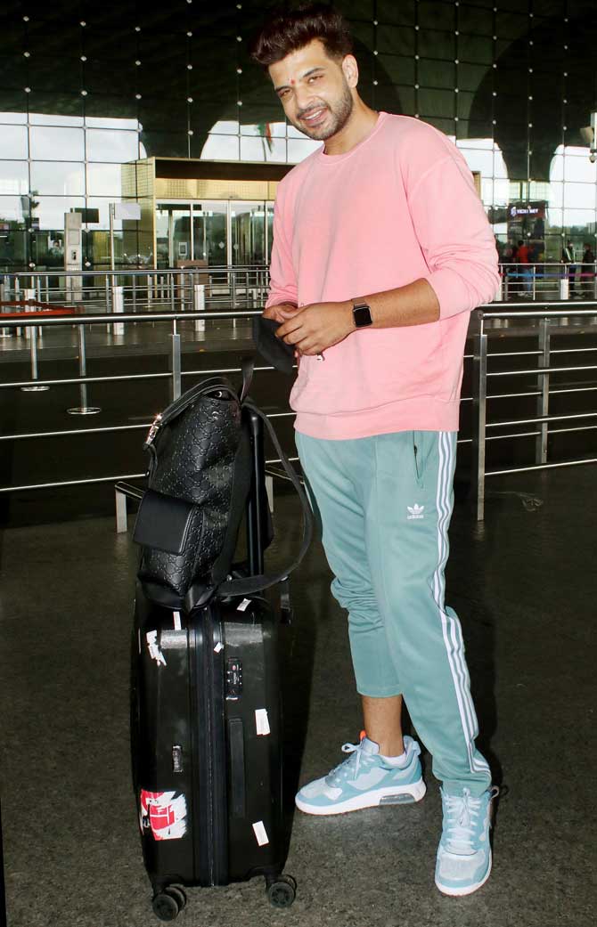 Karan Kundrra was also clicked at Mumbai airport. The actor can be seen in the popular TV show 'Yeh Rishta Kya Kehlata Hai'.