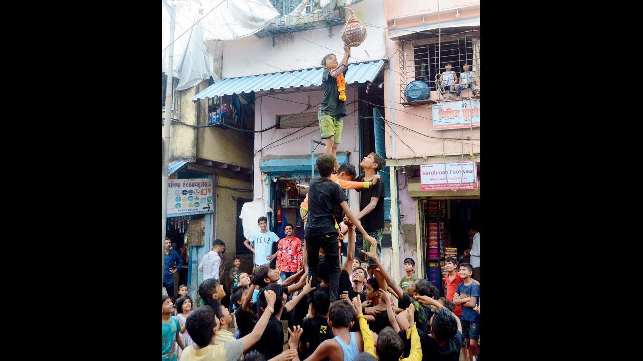 Dahi handi: Govt denies permission; MNS threatens to hold the event in Dadar