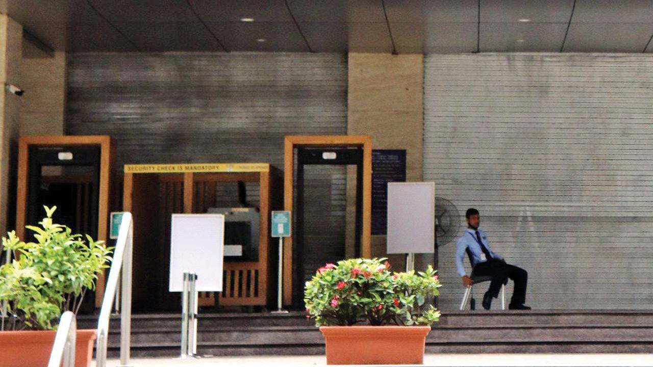 Mumbai: Many malls stay closed, cite lack of vaccine certificate